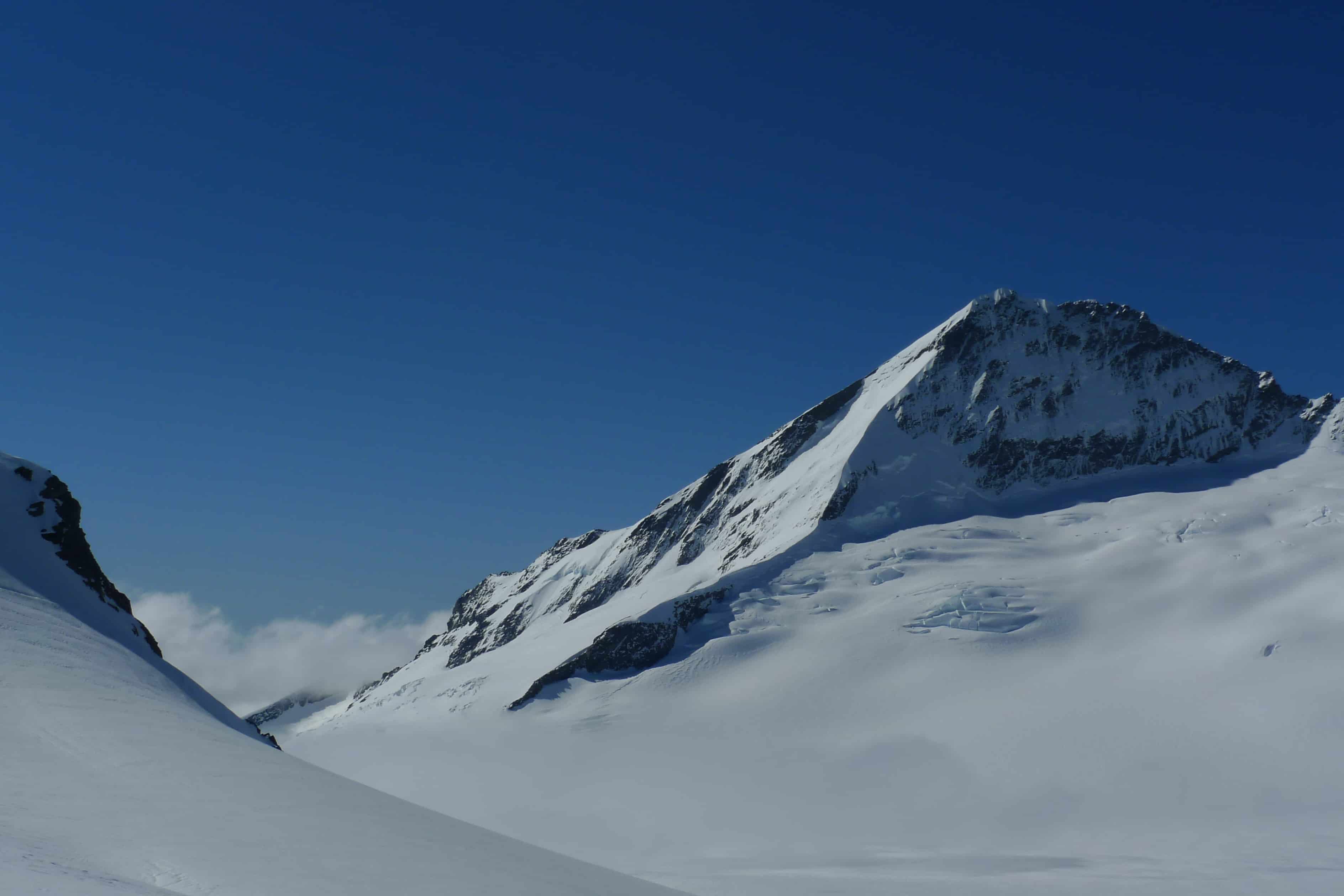 Wanaka Mountain Guides [] Mount Aspiring from the Quarterdeck