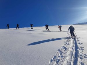 WÄnaka Mountain Guides - Introduction to Ski and Splitboard Touring Course