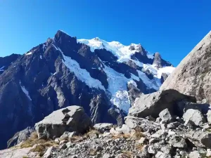 WÄnaka Mountain Guides - Mount Tutoko Climb