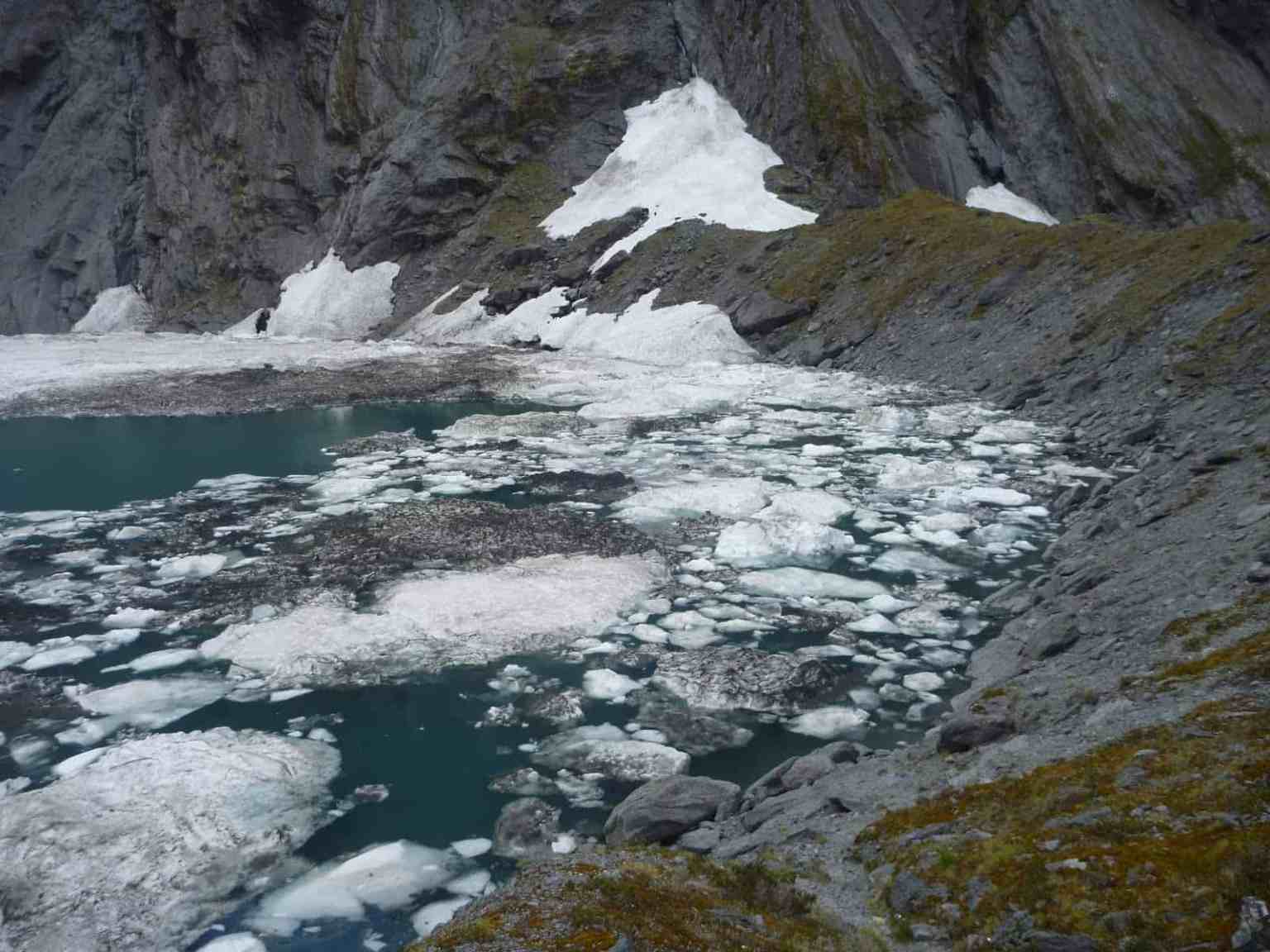 14km, 700m ascent/descent, 5-6 hours for Lake Crucible